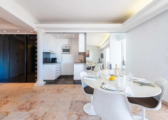 2-br Panoramic Views Floor