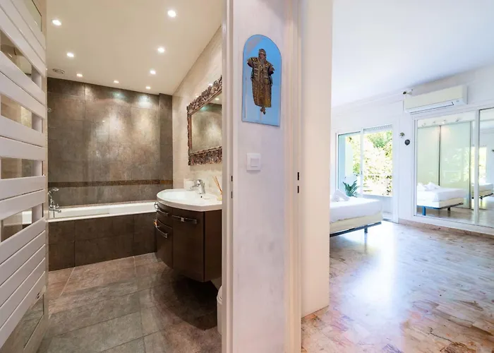 2-br Panoramic Views Floor